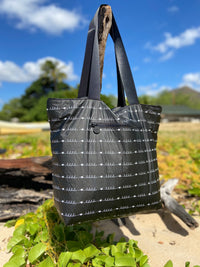 H O L O H O L O  Splash Proof Tote
