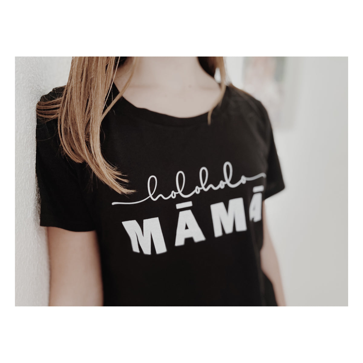 Holoholo Māmā - Shallow Scoop Neck Tee